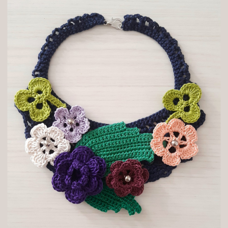 Collana irlandese di fiori di Crazycrochet